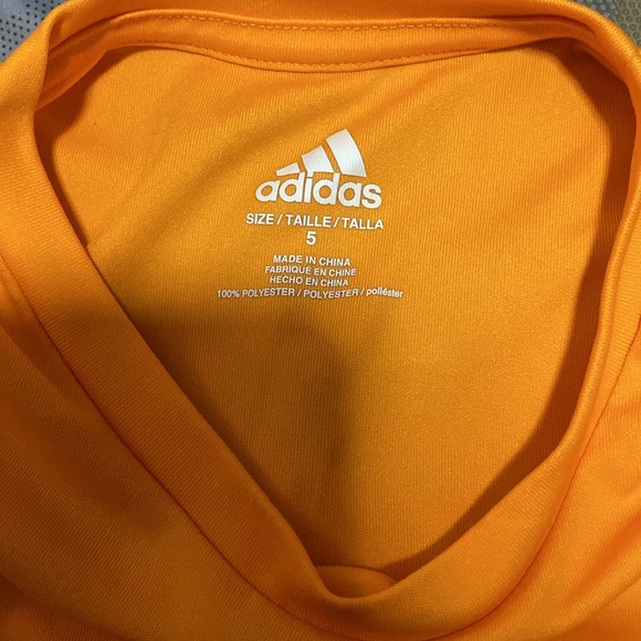 Adidas shorts and shirt sleeve shirt set - Picture 5 of 7